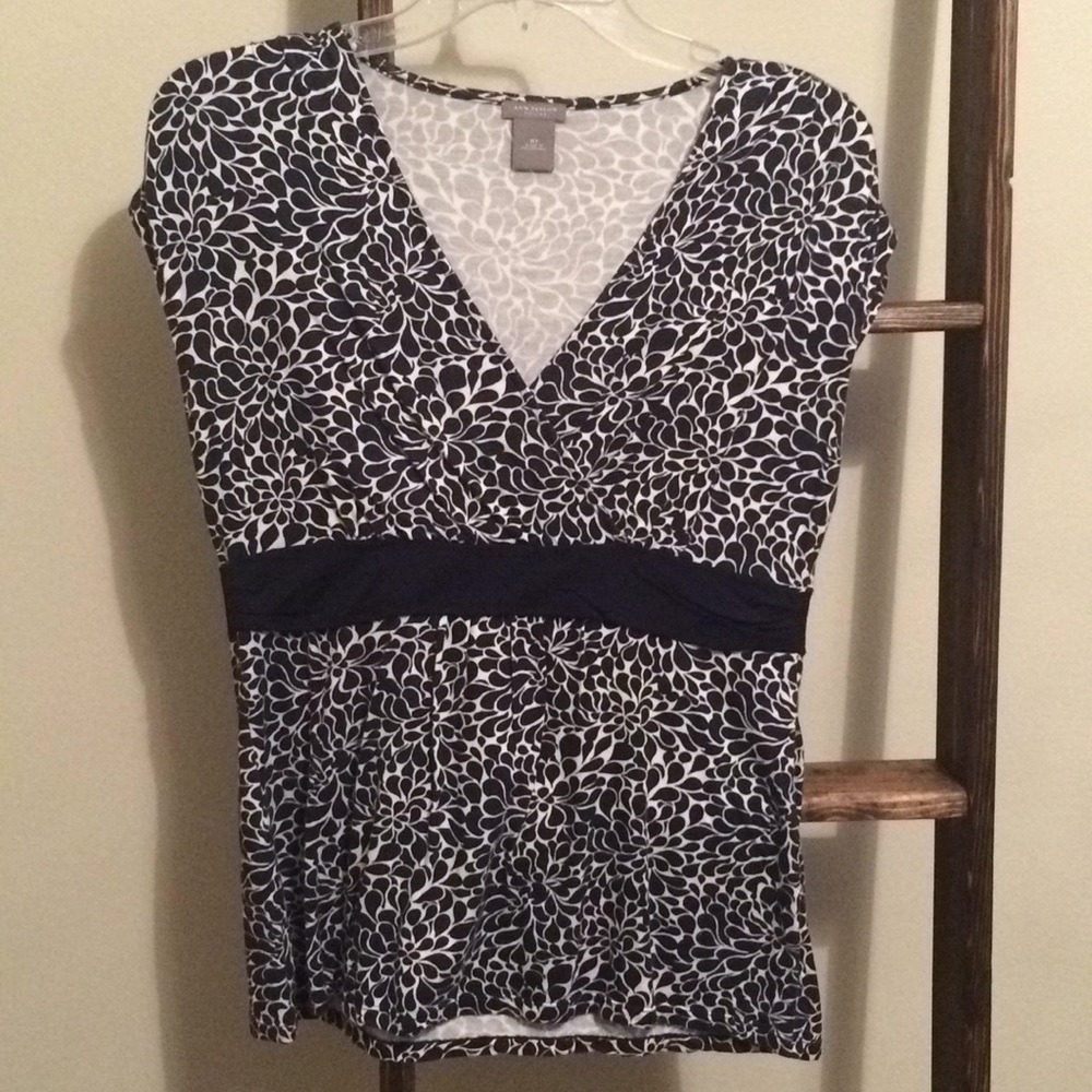 EUC Ann Taylor cap sleeve floral wrap top MP 8 10